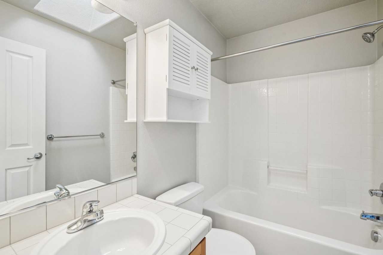 768 Ne 70th Ave - Photo 4 of 15