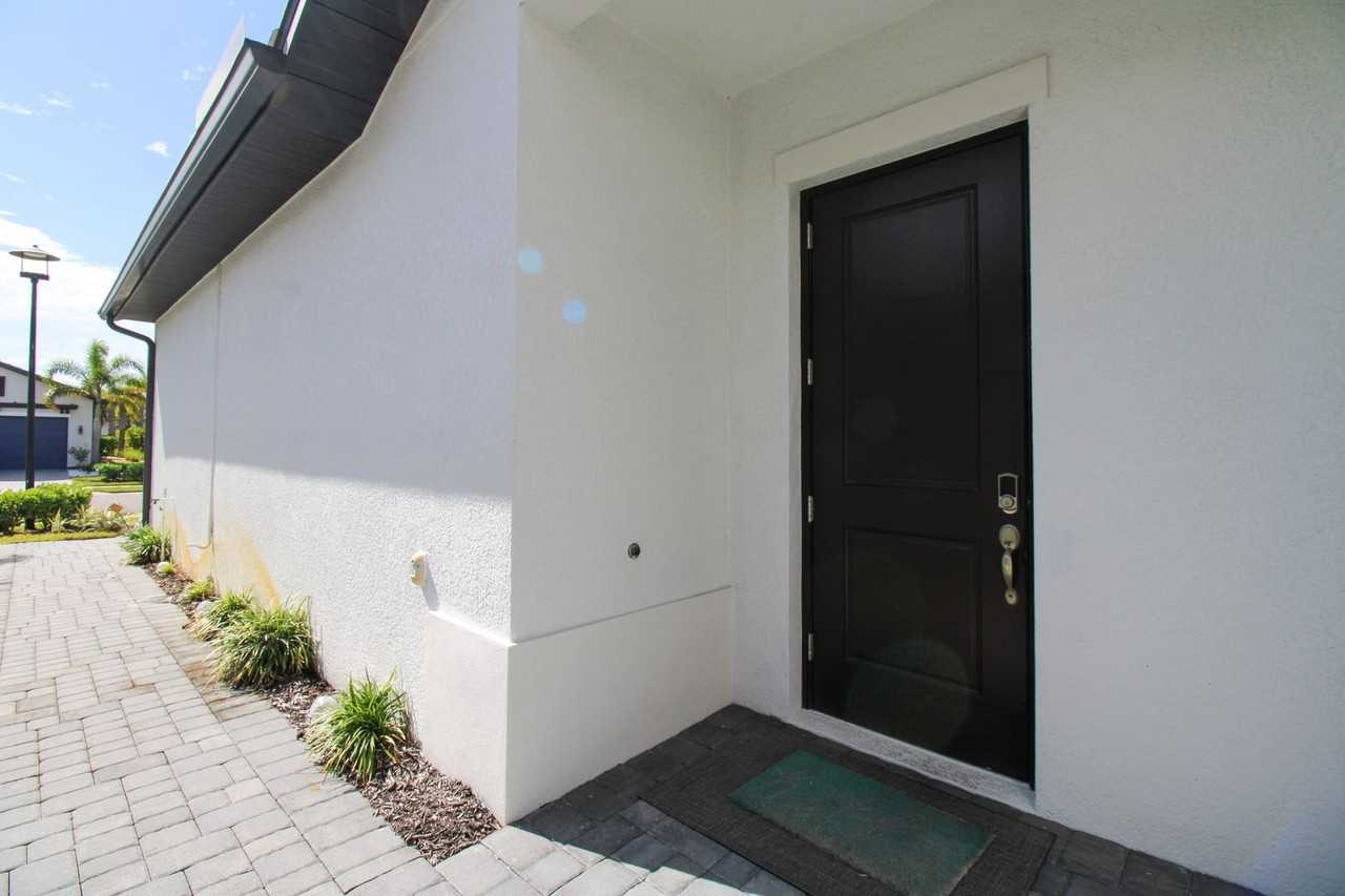 14803 Loggerhead Dr - Photo 4 of 50