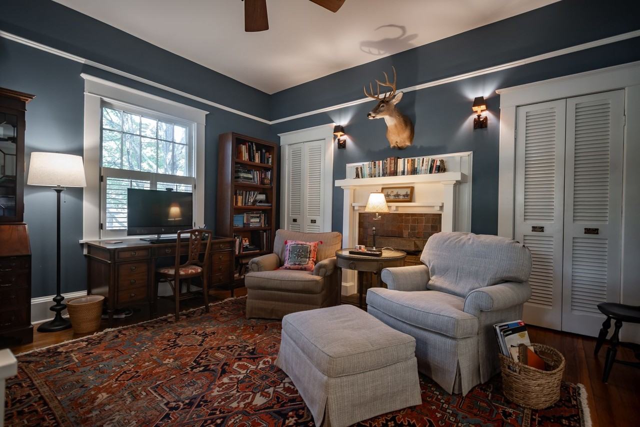 290 Milledge Circle - Photo 6 of 50