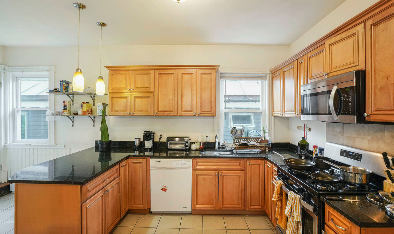 11 Sachem St - Photo 5 of 24