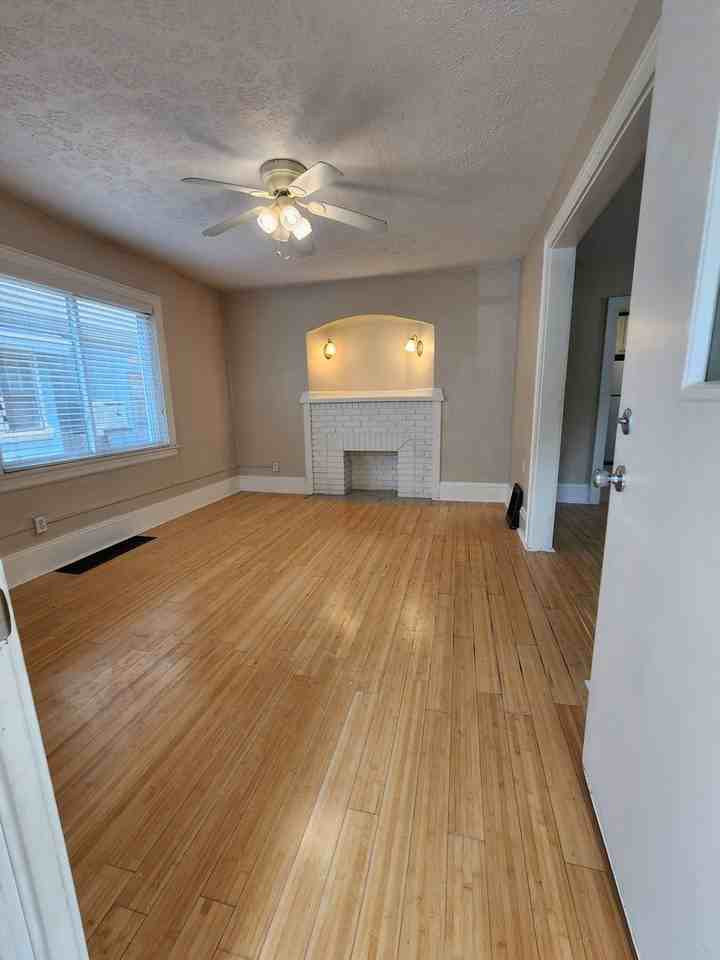 97 E Emerling Ave - Photo 3 of 37