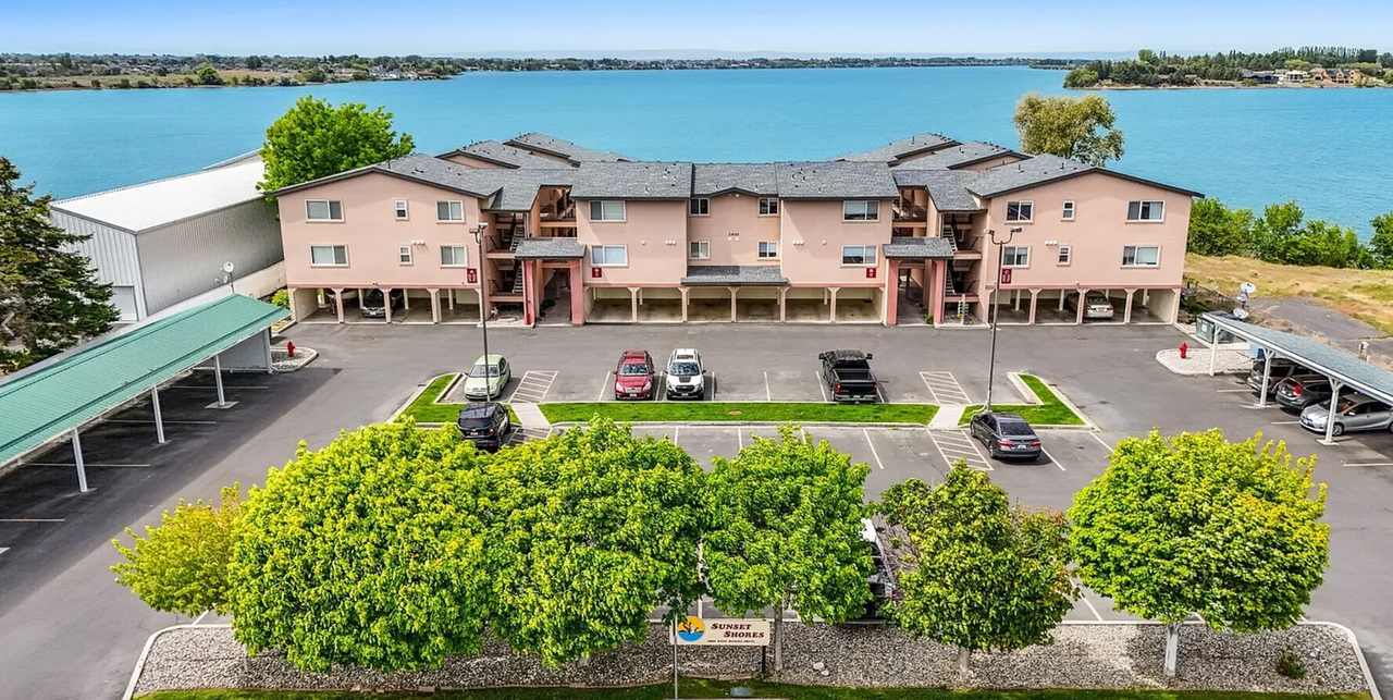 2900 W Marina Dr - Photo 2 of 12