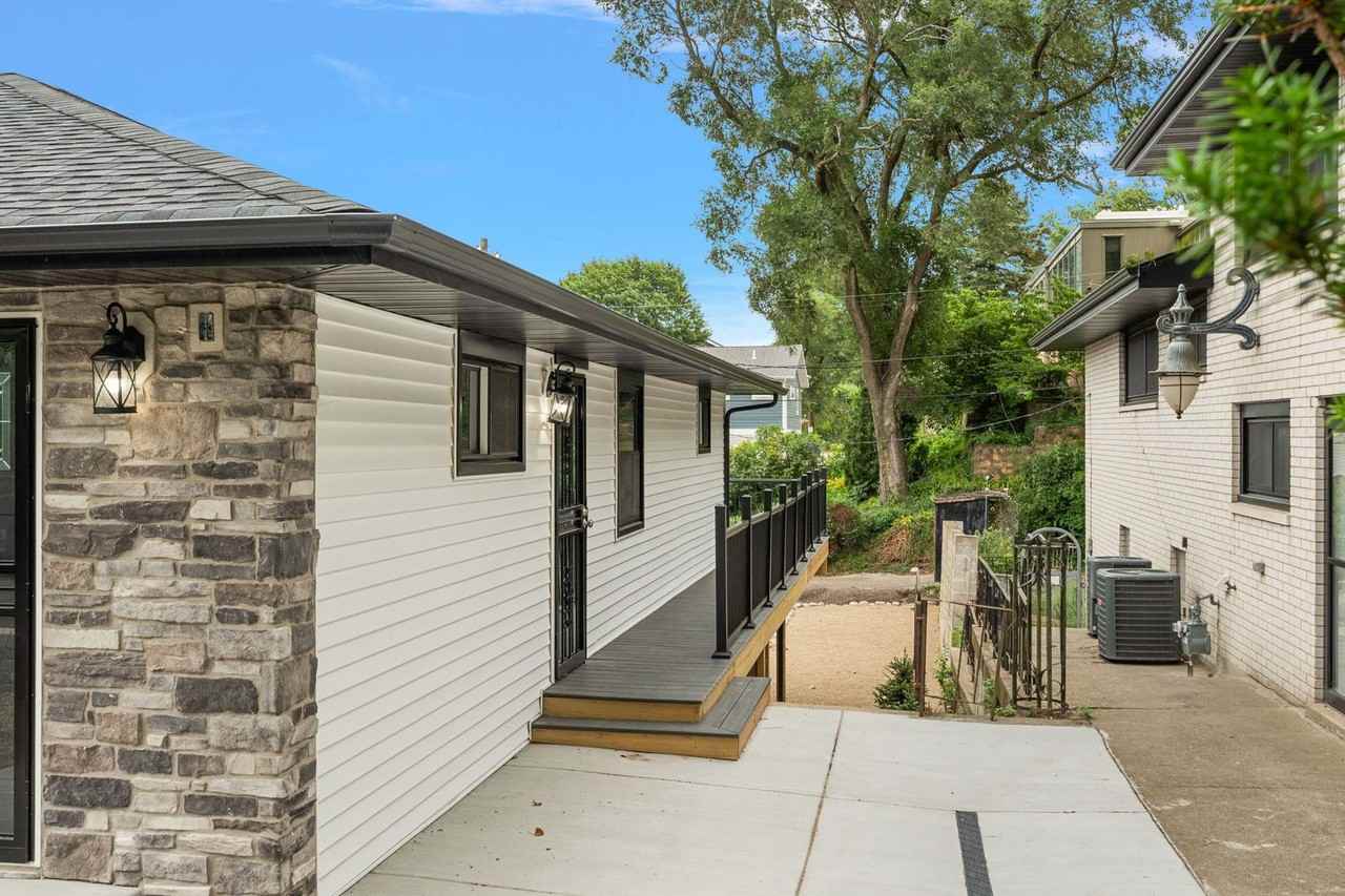 1133 Putnam St - Photo 2 of 22