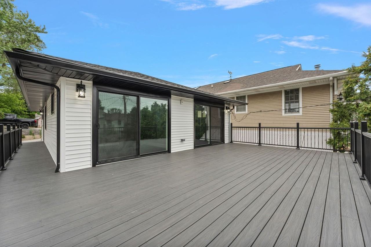 1133 Putnam St - Photo 3 of 22