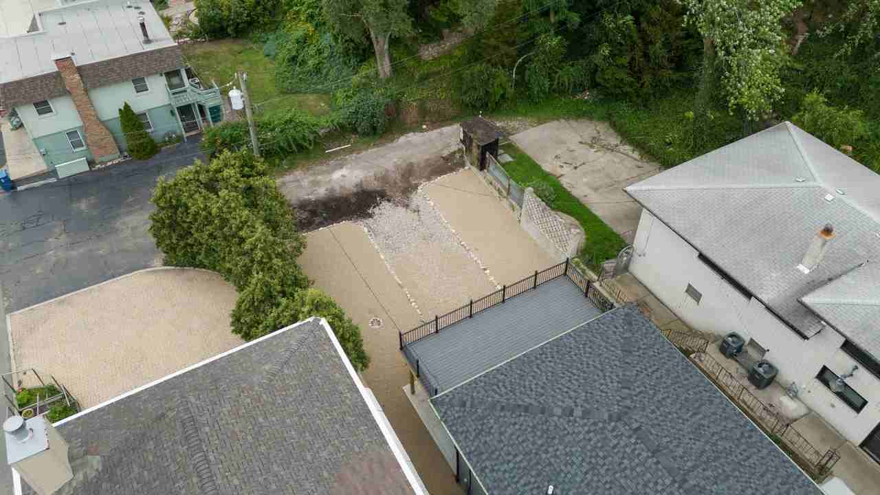 1133 Putnam St - Photo 6 of 22