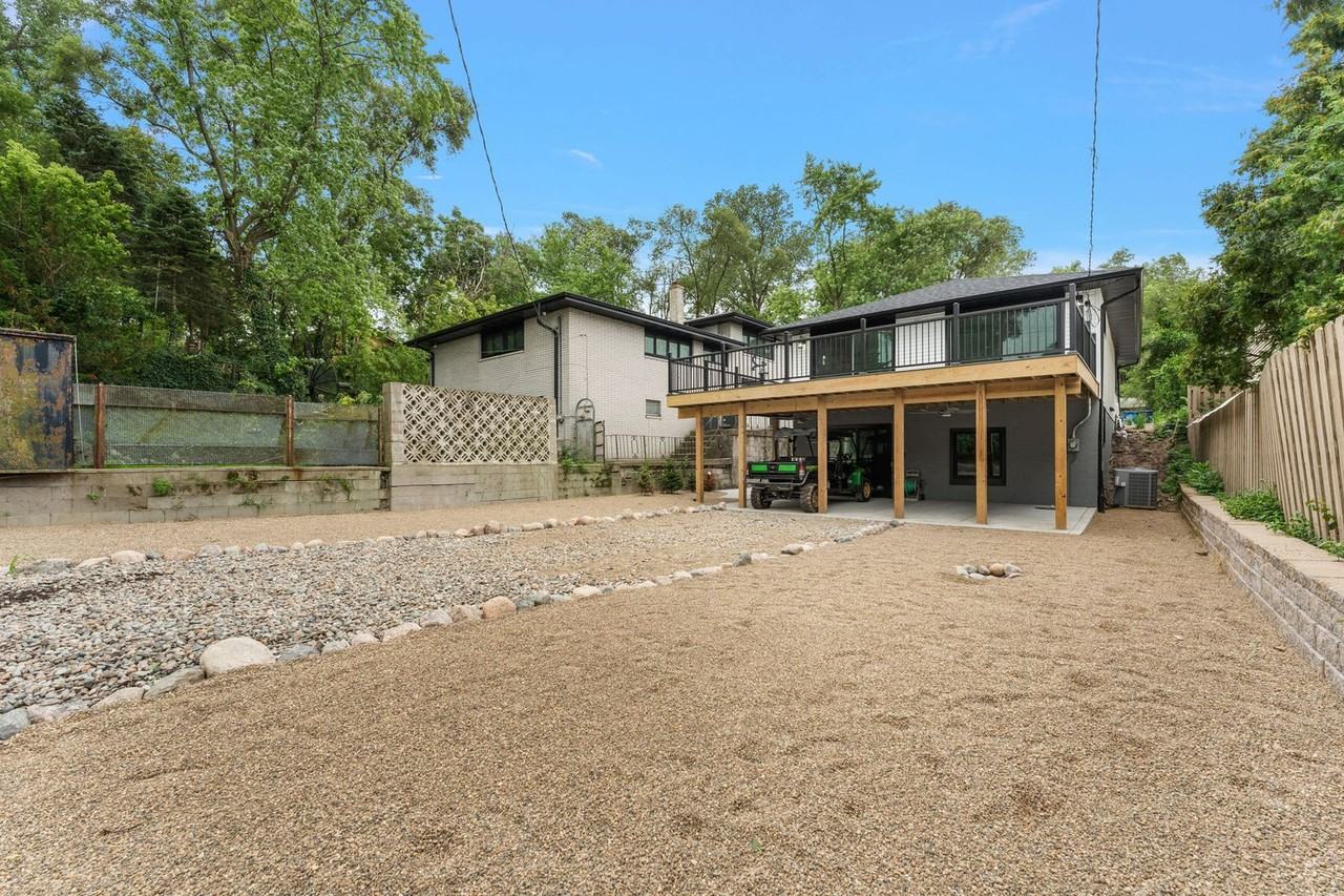 1133 Putnam St - Photo 7 of 22