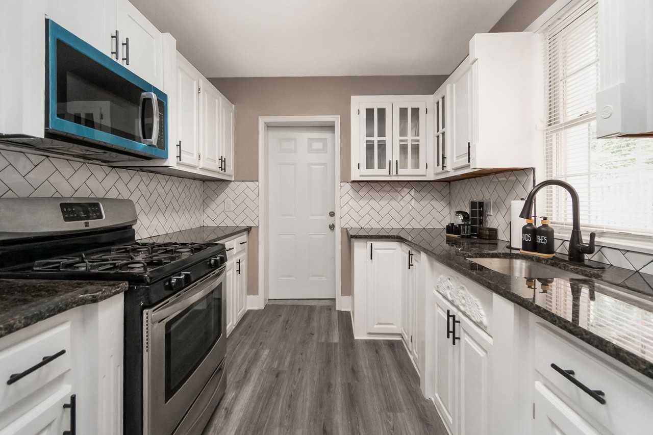 657 Lamb St - Photo 7 of 40