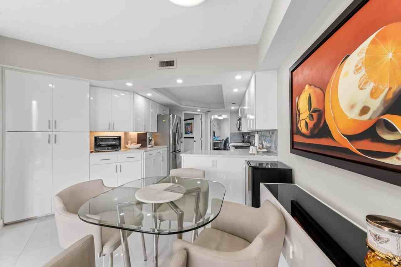 1900 Consulate Pl - Photo 3 of 30