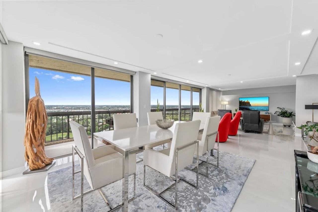 1900 Consulate Pl - Photo 5 of 30