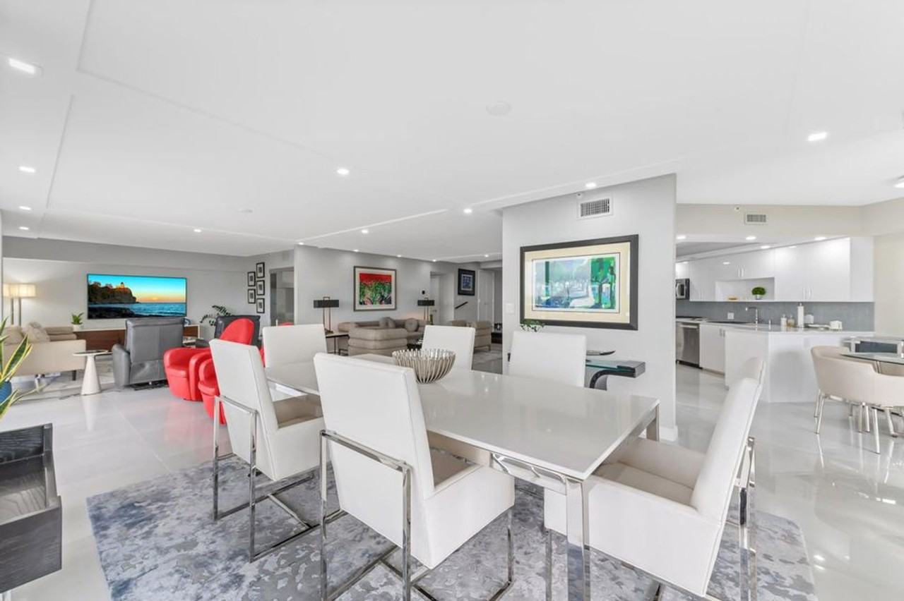 1900 Consulate Pl - Photo 6 of 30