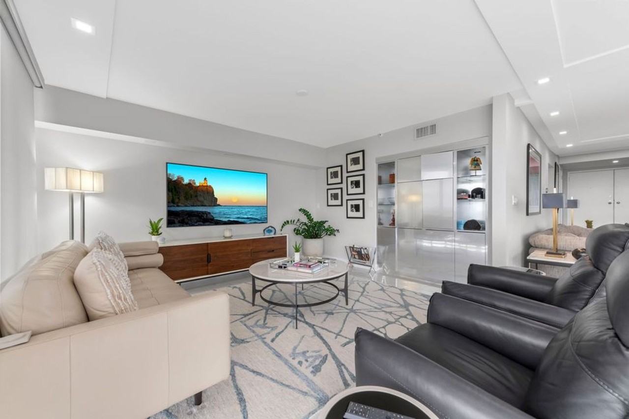 1900 Consulate Pl - Photo 7 of 30