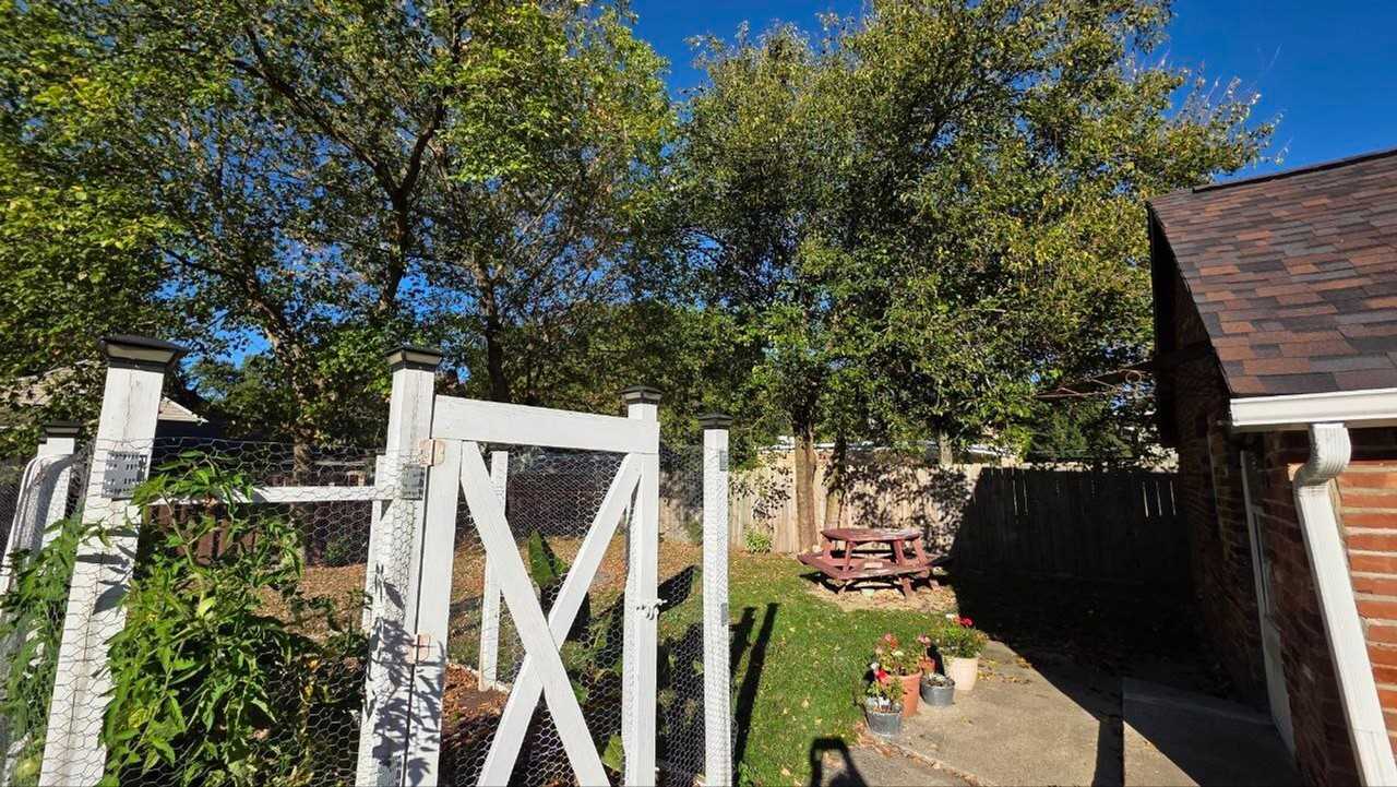 25260 Sprague Rd - Photo 4 of 14