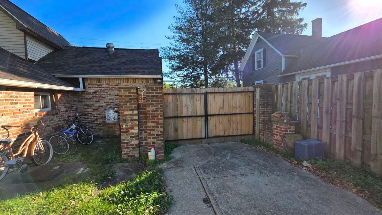 25260 Sprague Rd - Photo 5 of 14