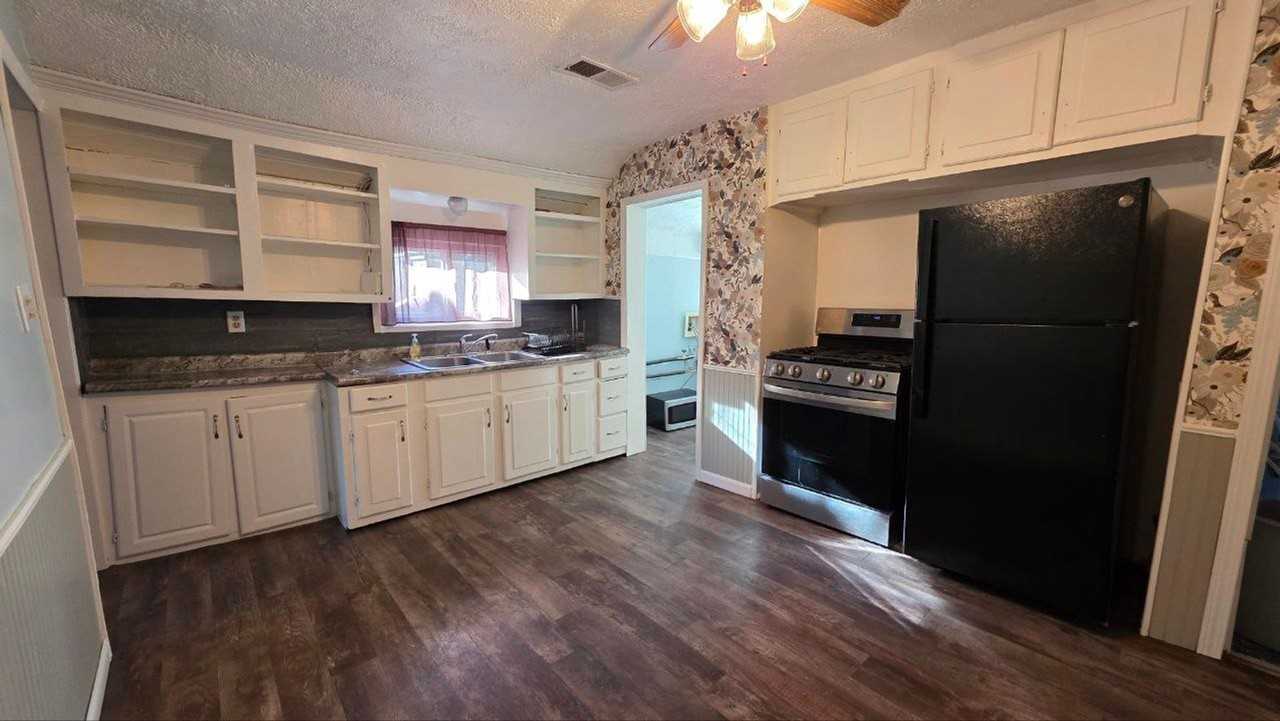 25260 Sprague Rd - Photo 7 of 14