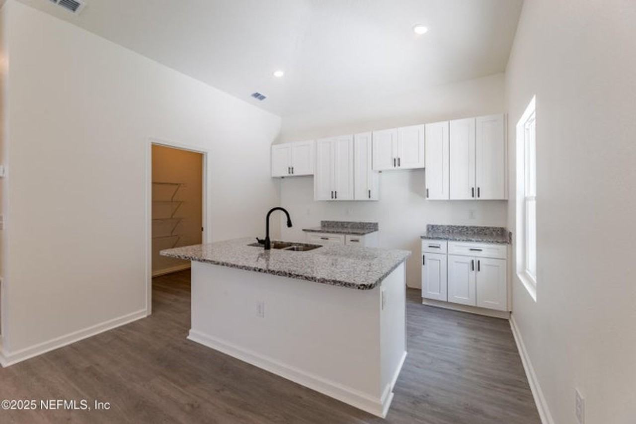 8123 Siskin Ave - Photo 6 of 17