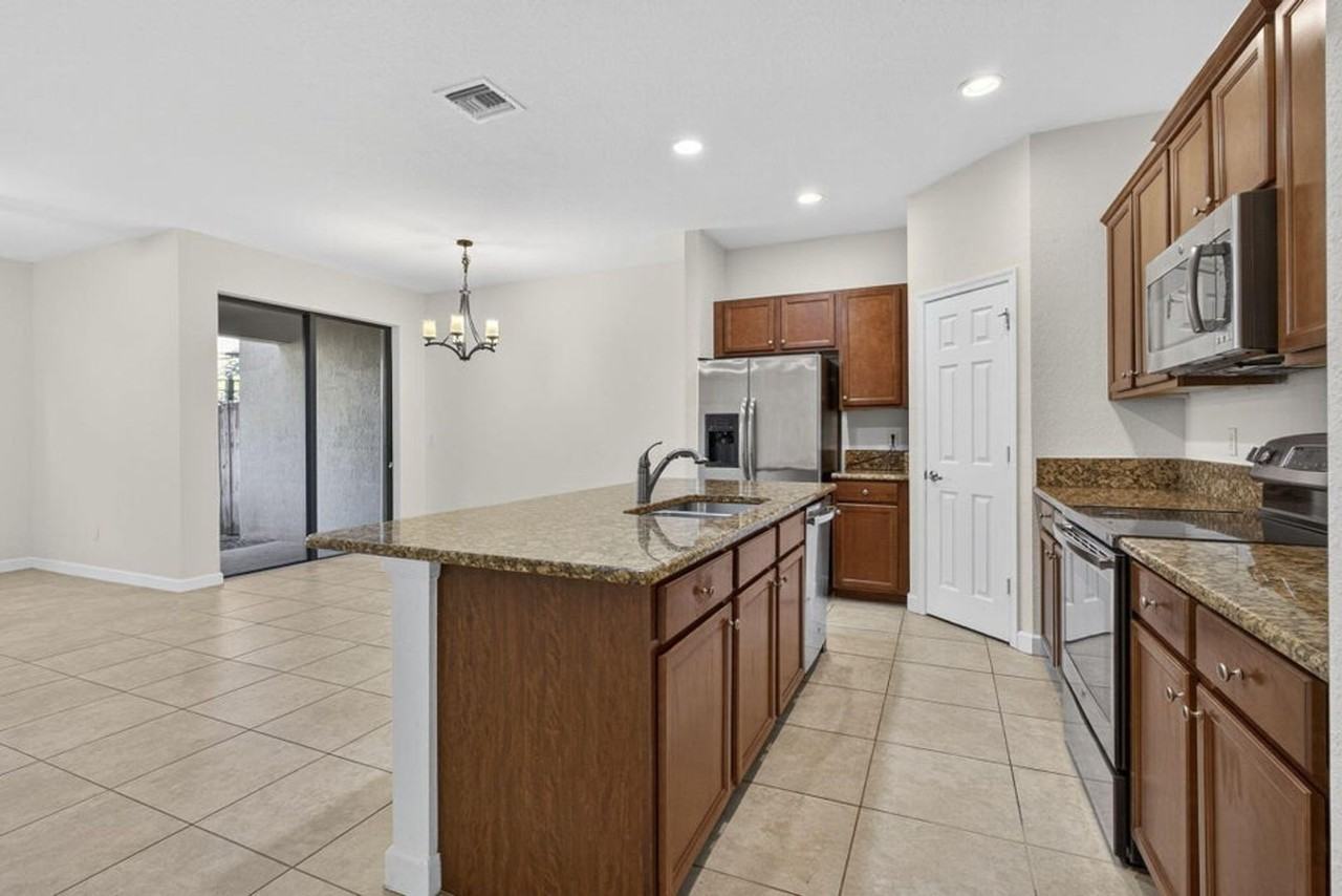 10348 Wellington Parc Dr - Photo 2 of 20
