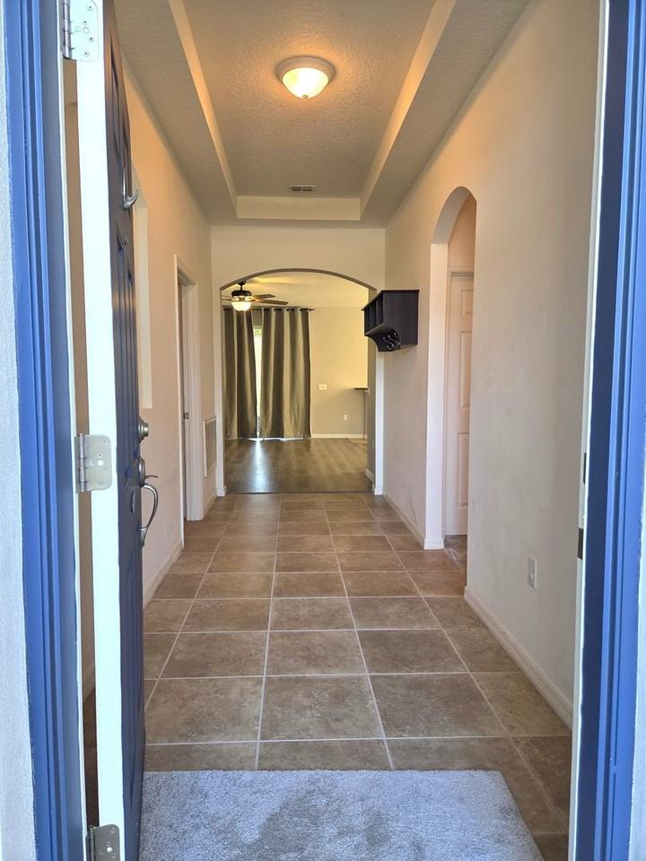 213 Blackstone Creek Rd - Photo 4 of 35