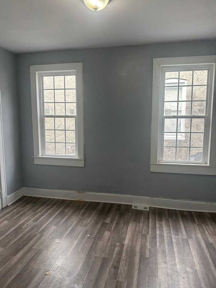 1406 Poplar Grove St - Photo 6 of 10