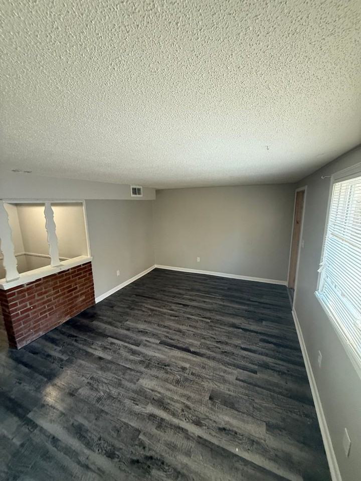 903 1/2 E Frederick St - Photo 2 of 20