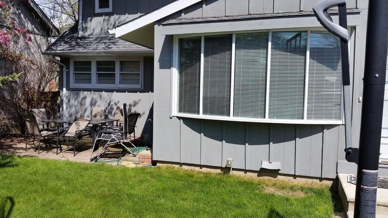 6015 N Shoreland Ave - Photo 2 of 16