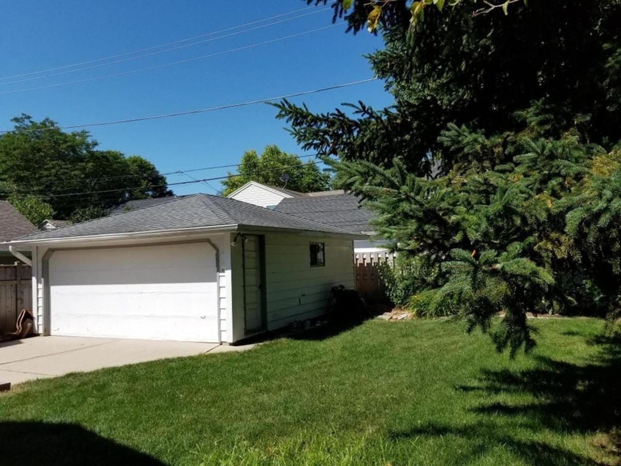 6015 N Shoreland Ave - Photo 4 of 16