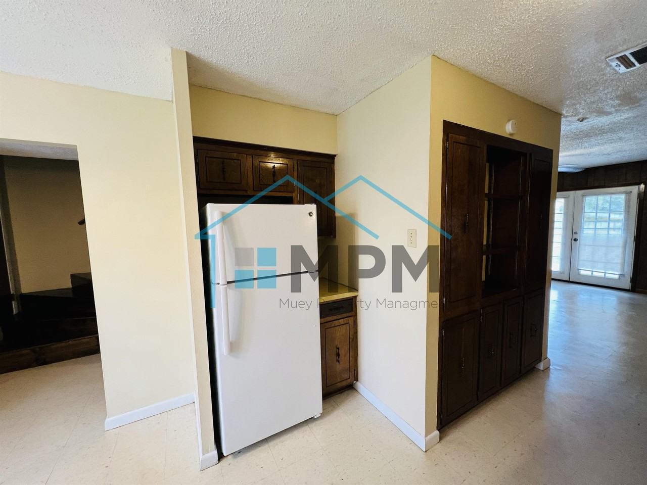 62 W Elmwood Dr #C - Photo 2 of 13