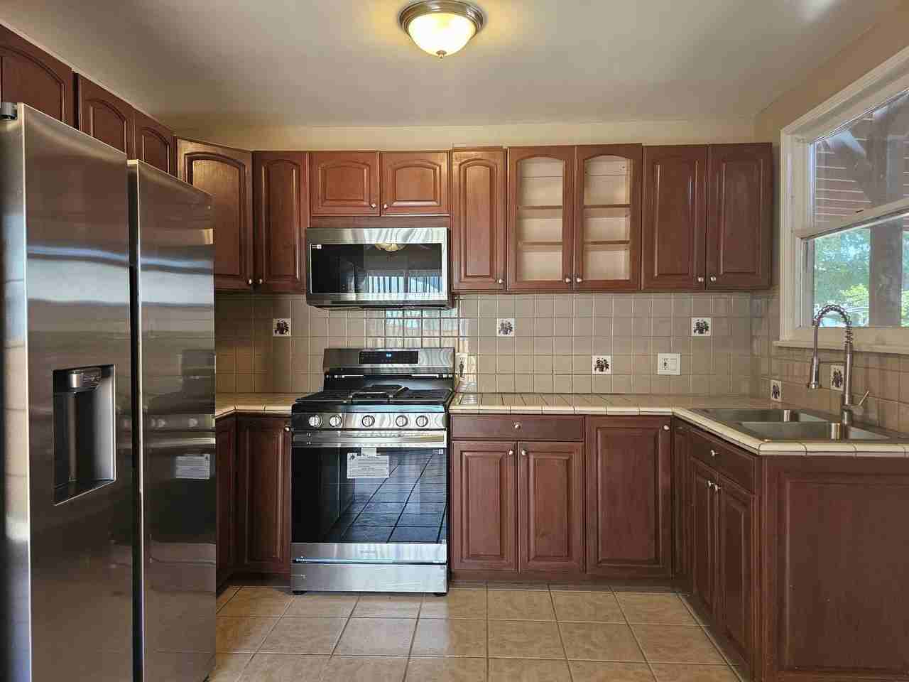 19869 Roscoe Blvd - Photo 5 of 16