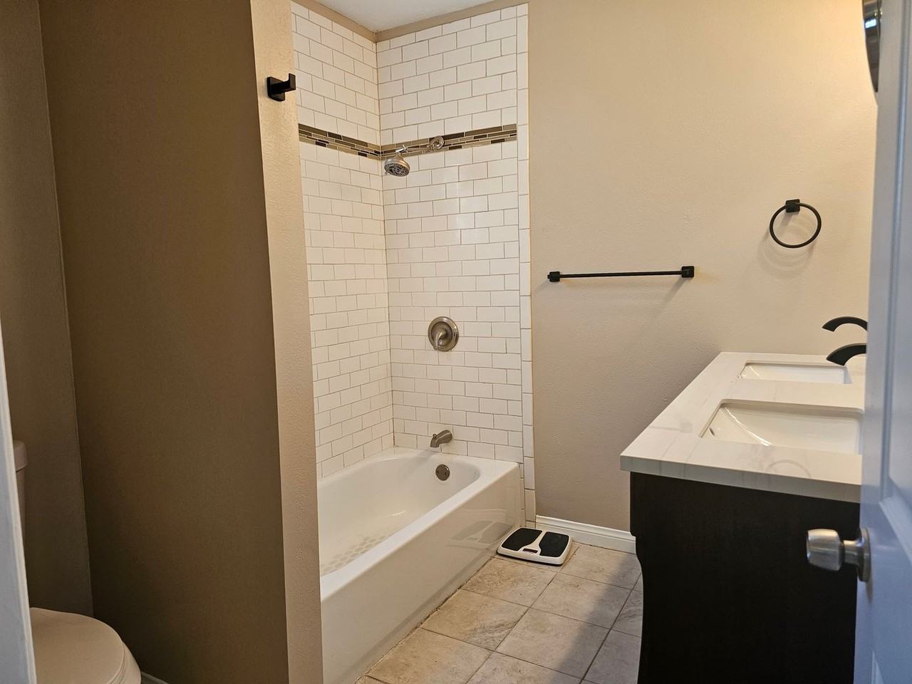 19869 Roscoe Blvd - Photo 7 of 16