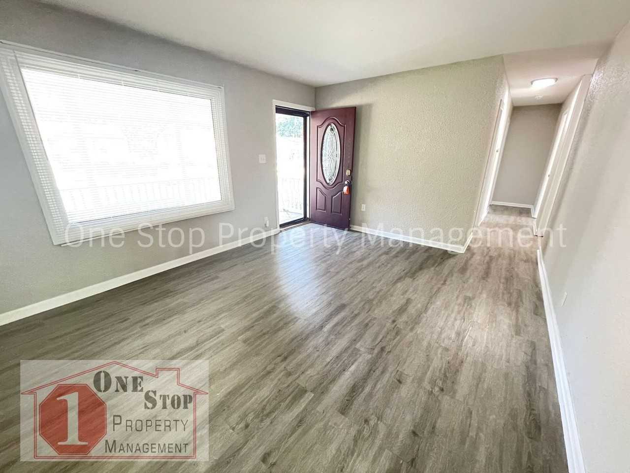 1306 N Redwood Dr - Photo 2 of 19
