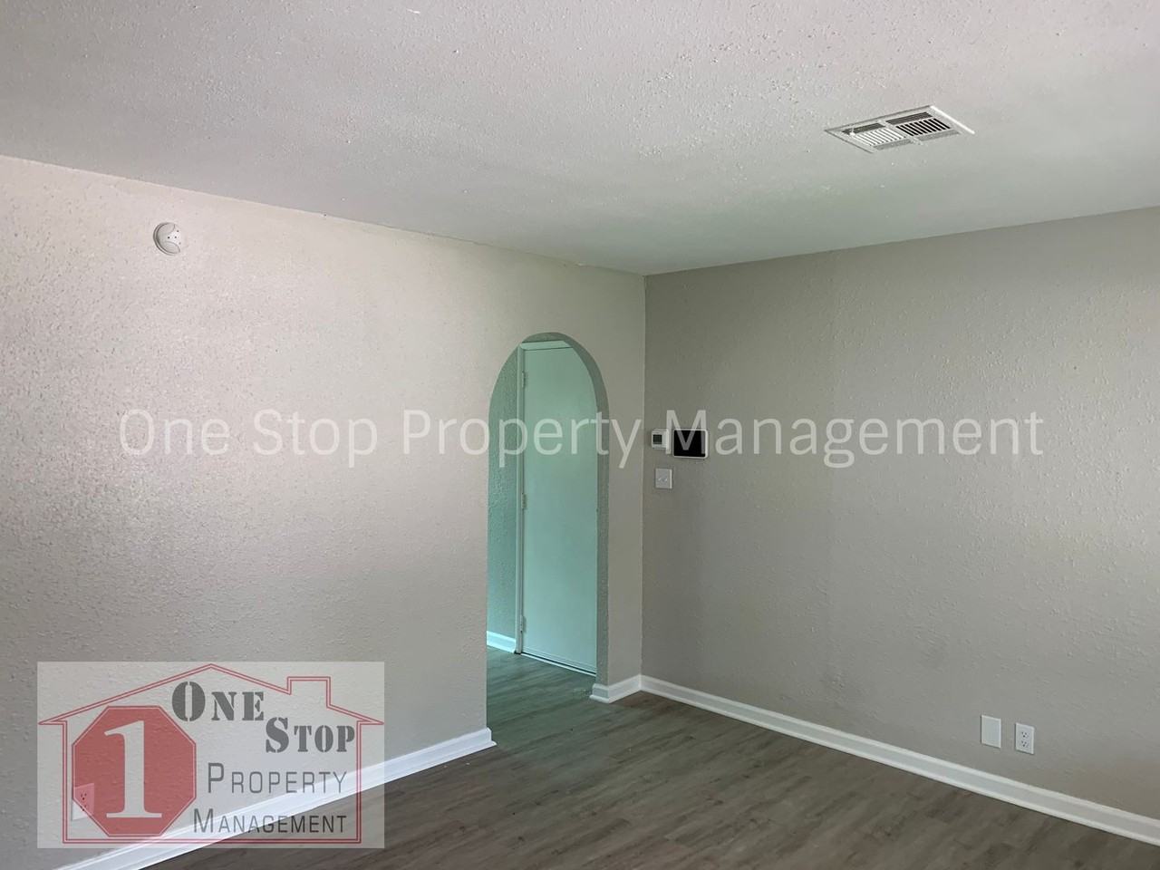 1306 N Redwood Dr - Photo 3 of 19