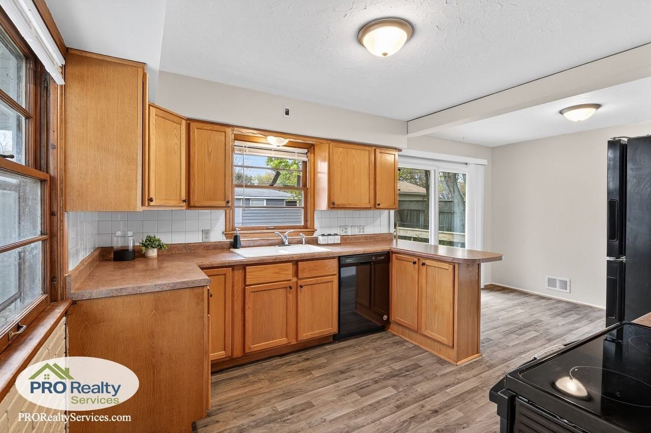 418 2nd Ave E - Photo 2 of 28