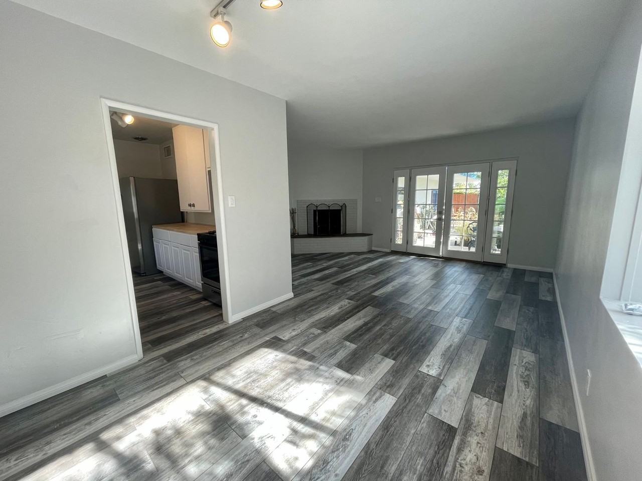 529 S Calle Abronia #3 - Photo 5 of 18