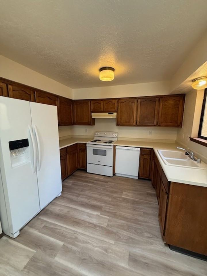 12800 Comanche Road Northeast #12 - Photo 6 of 16