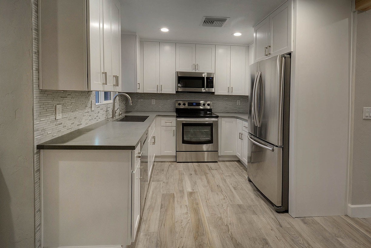 2434 E 9th St - Photo 3 of 31
