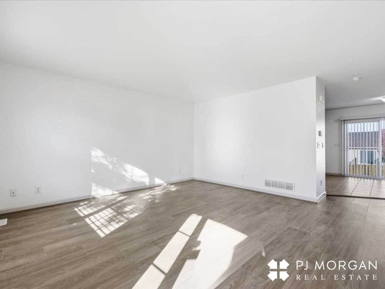 19378 V Street - Photo 3 of 28