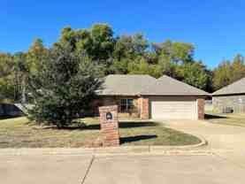 939 Redbud Ln - Photo 1 of 1