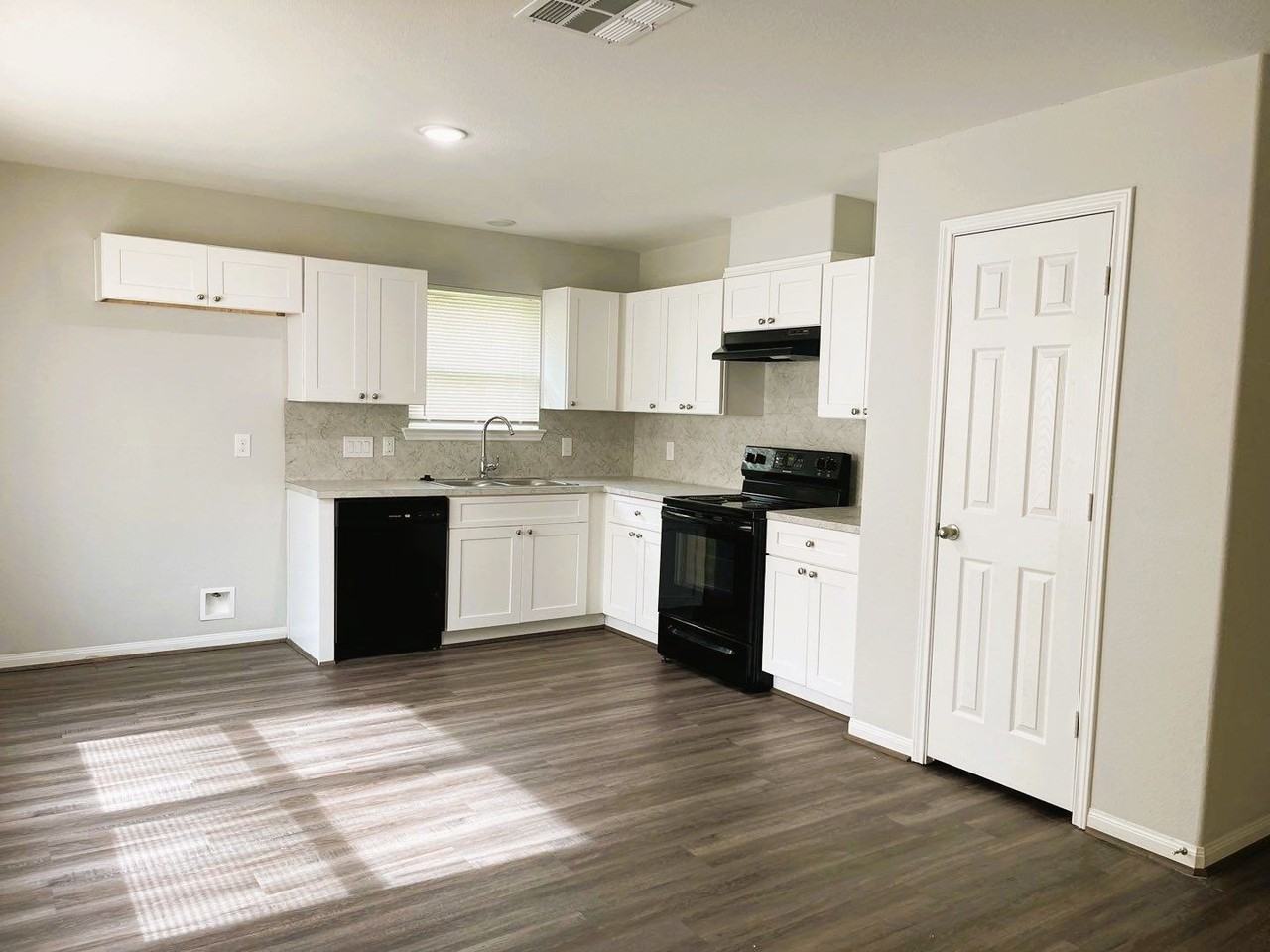 8005 Talton St - Photo 2 of 16