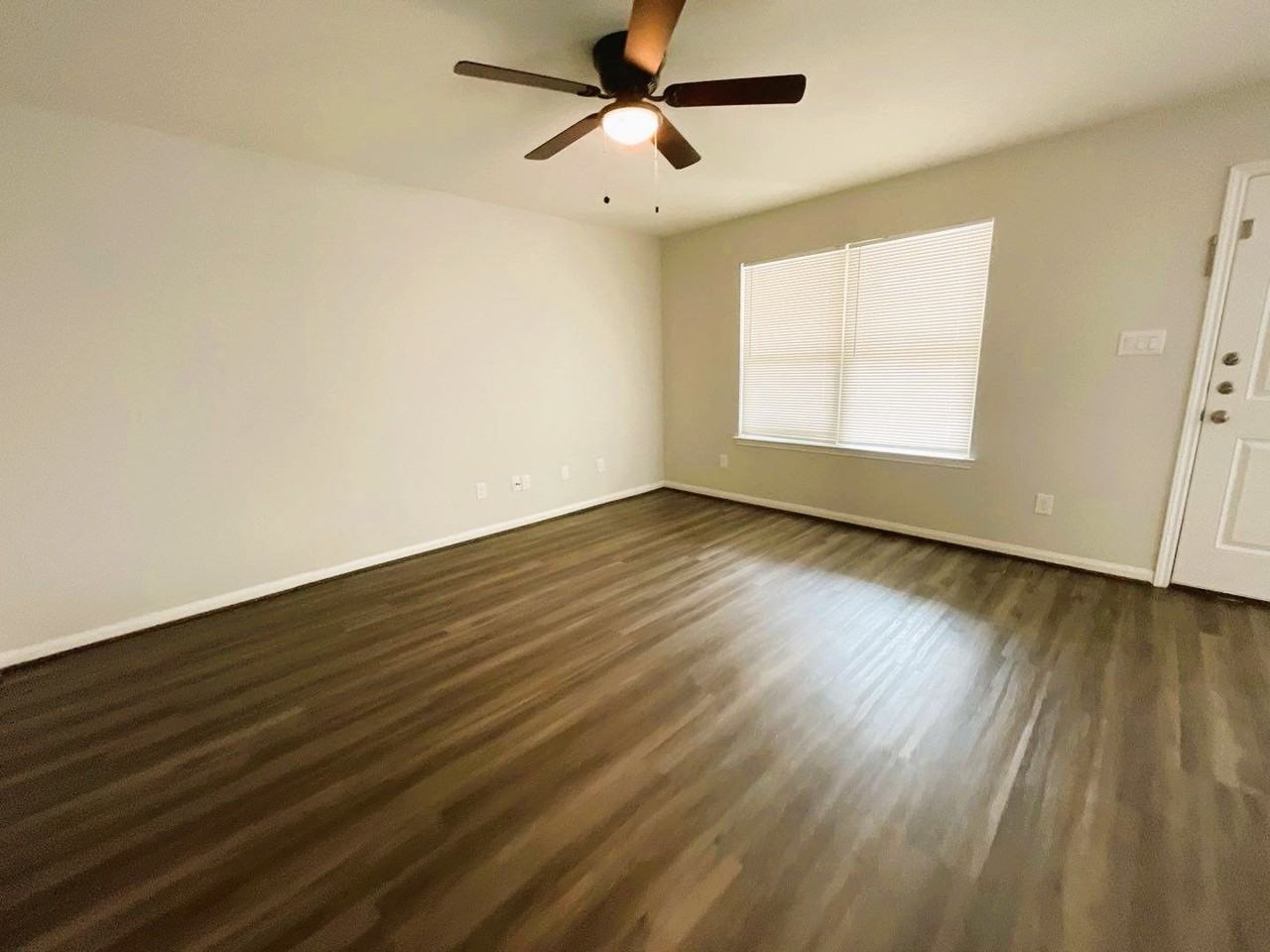 8005 Talton St - Photo 4 of 16