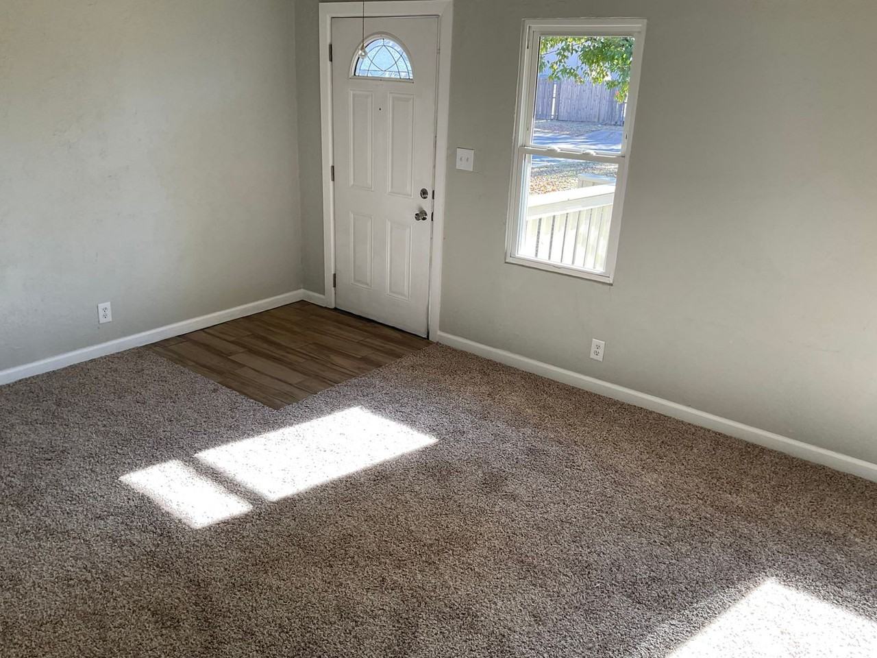 4713 Se 28th St - Photo 3 of 8