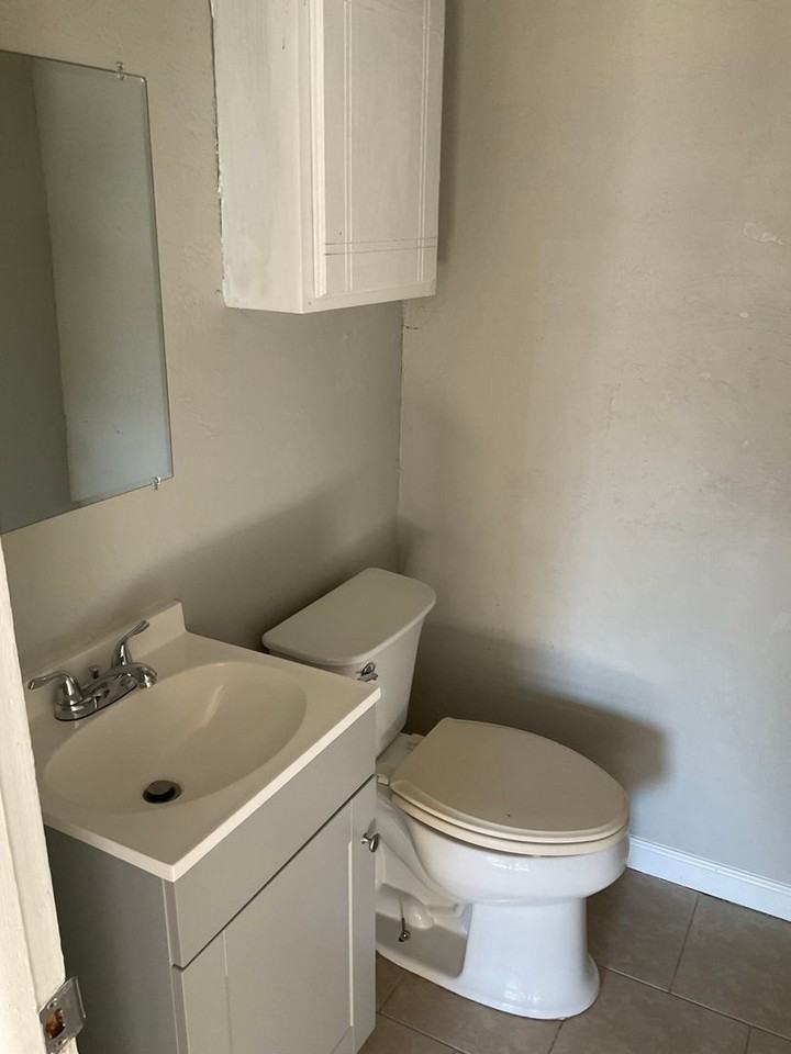 4713 Se 28th St - Photo 5 of 8