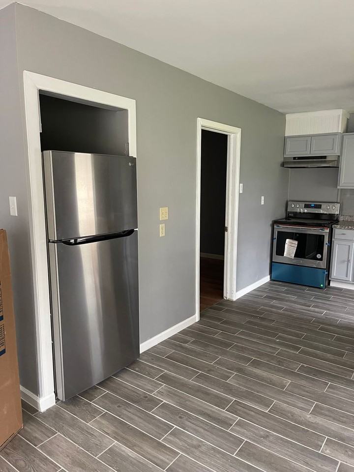 606 S Summer St - Photo 2 of 11