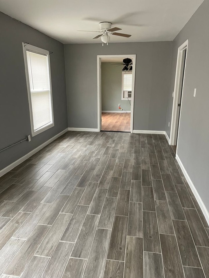 606 S Summer St - Photo 5 of 11