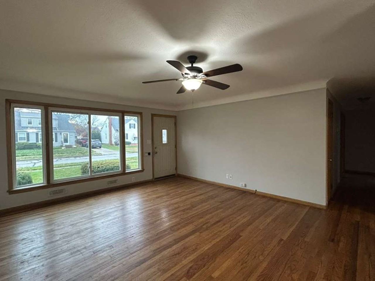 30021 Oakdale Rd - Photo 2 of 16