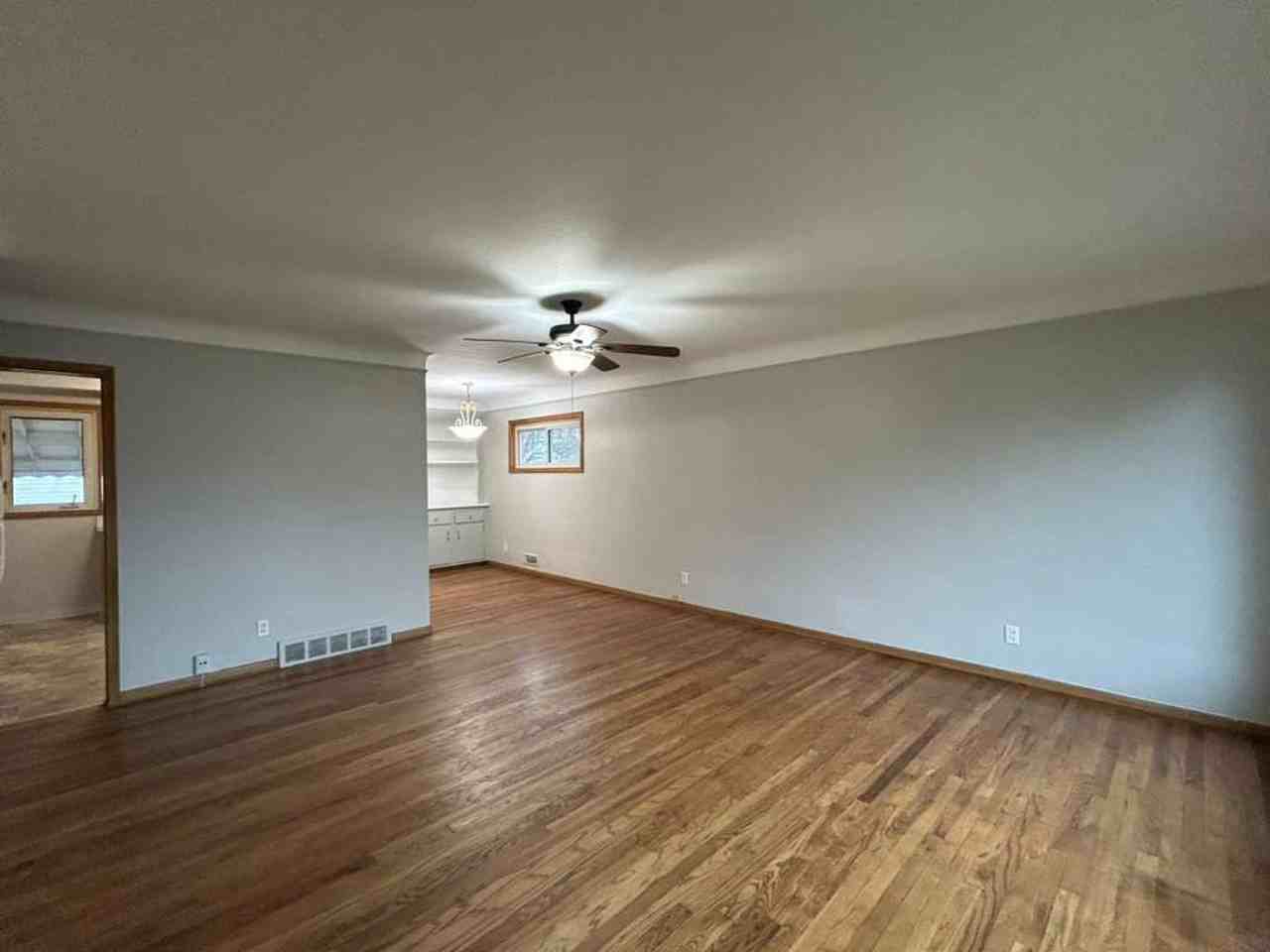 30021 Oakdale Rd - Photo 5 of 16