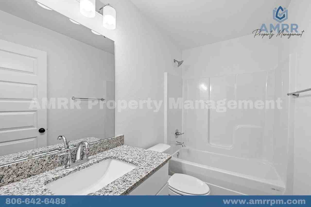 1114 Southwest 3rd Avenue - Photo 3 of 9