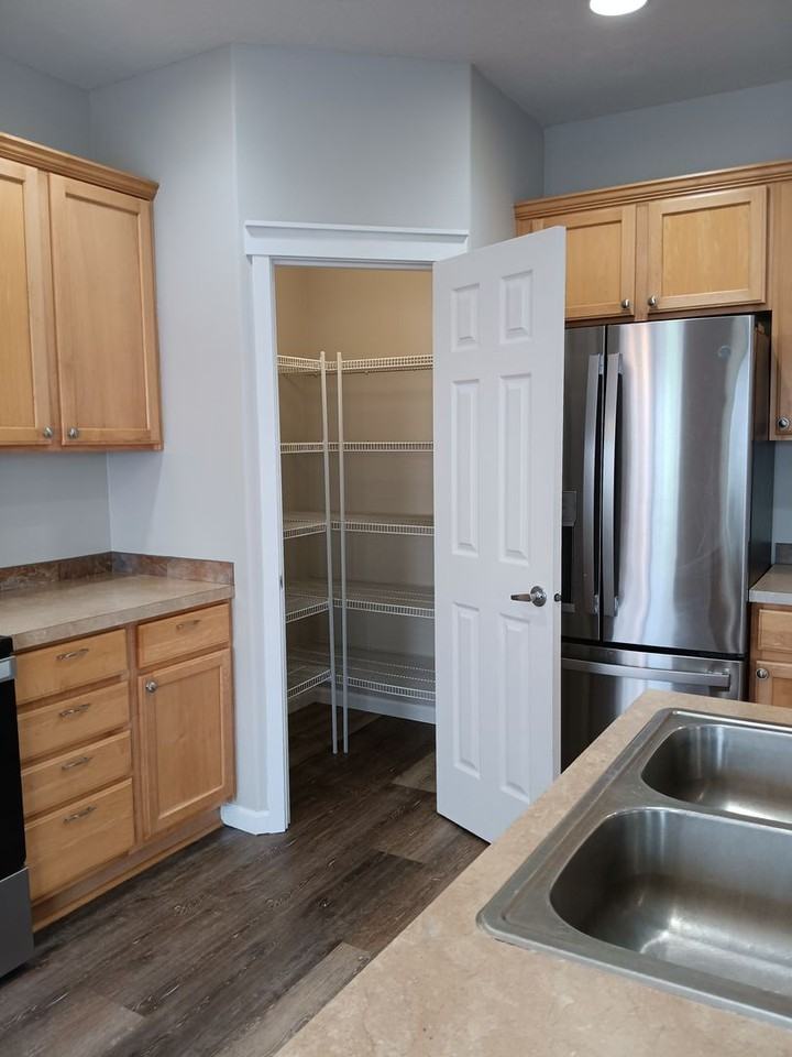 652 Jasmine Cir - Photo 6 of 29