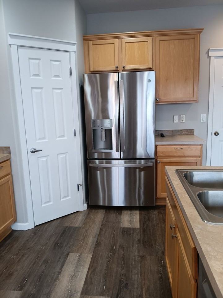 652 Jasmine Cir - Photo 7 of 29