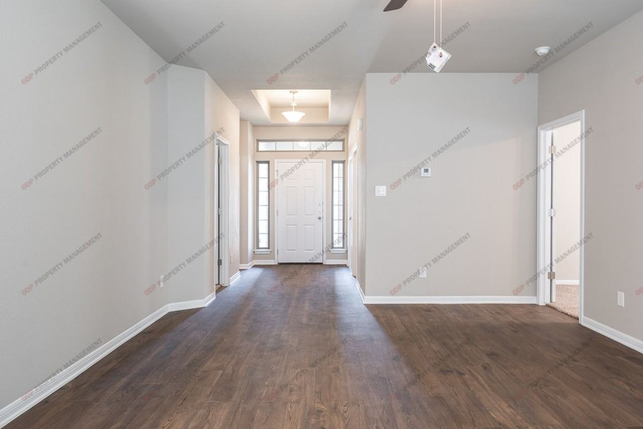 1242 Lakeway Crossing Dr - Photo 4 of 22