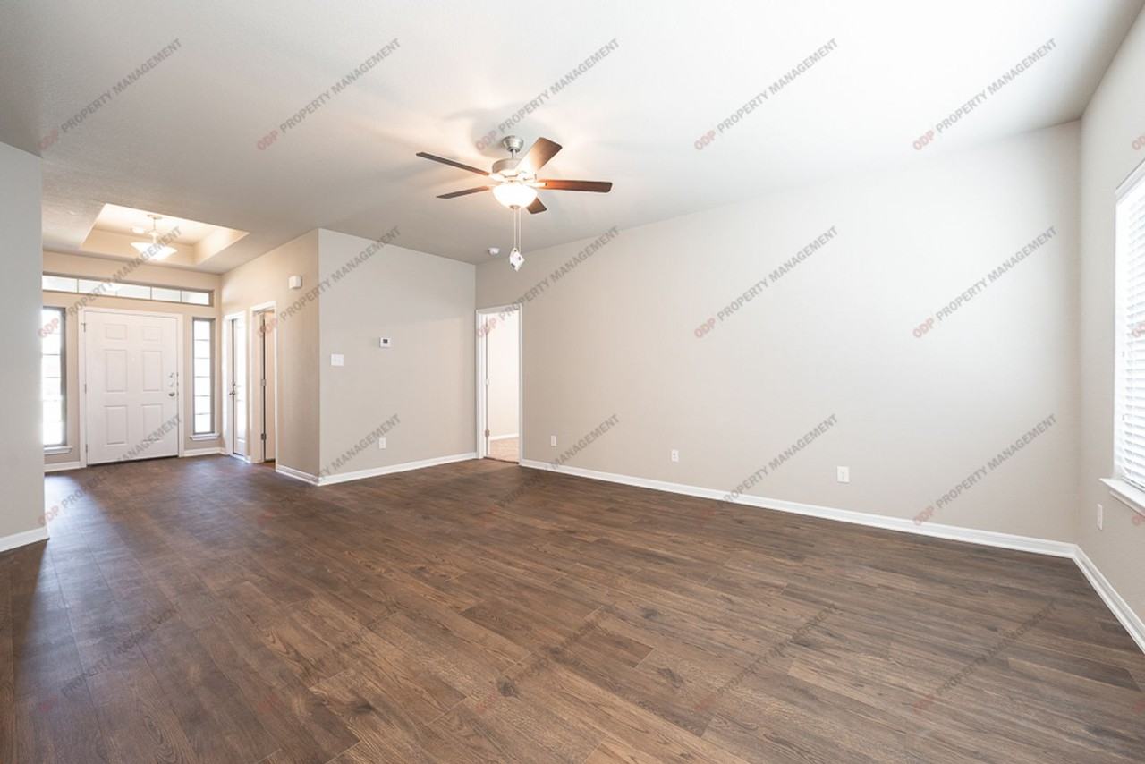 1242 Lakeway Crossing Dr - Photo 5 of 22