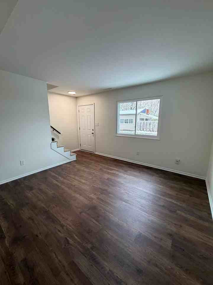 1530 Genessee Ave - Photo 3 of 16